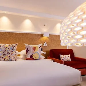 Elysées 8 3*, Paris France